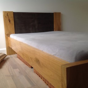 Łóżko z Drewna Dębowego 