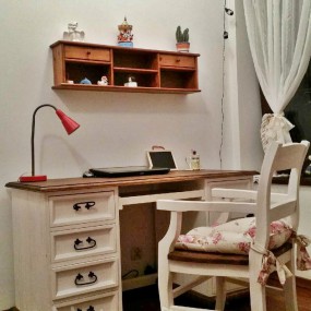 Drewniane biurko 37 z kolekcji Kolonialnej -- Kolor wybielający -- Meble Warszawa Błonie 