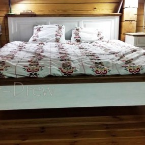 Łóżko AC - Kolor wybielający i Miodowy --Domek Drewniany w Górach 